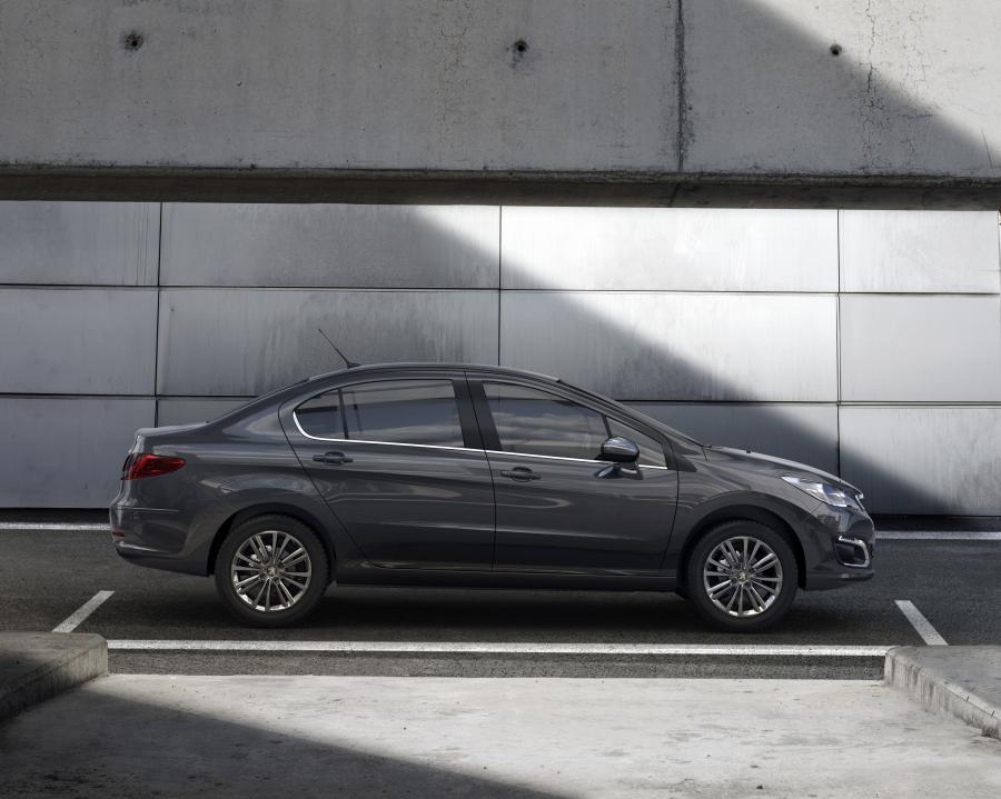  Peugeot 408 2017 года  (RU) (фото 7 из 20)